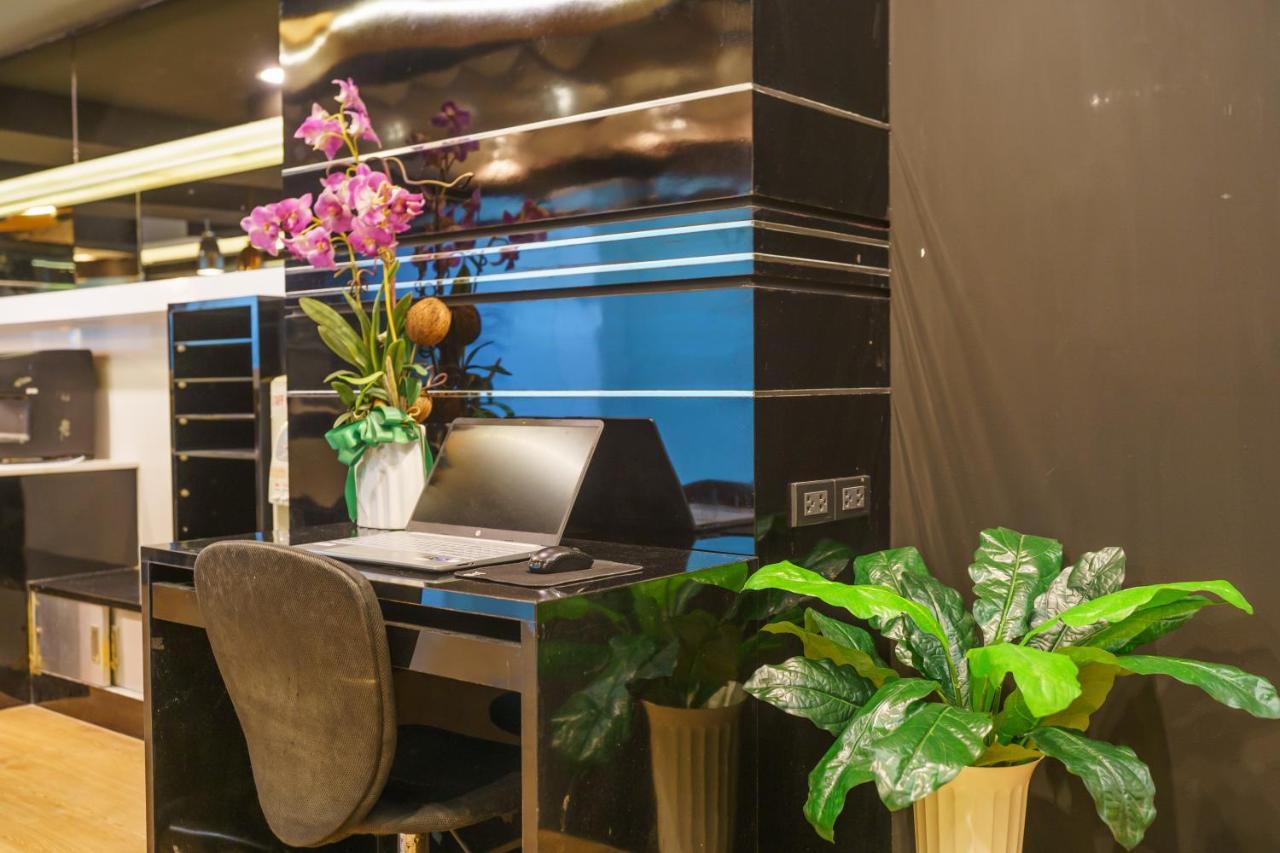 De Lux Bangkok Hotel Bagian luar foto