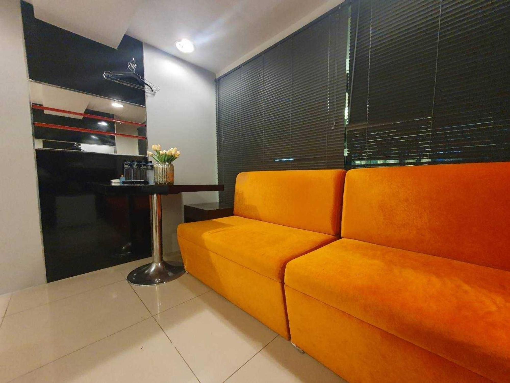 De Lux Bangkok Hotel Bagian luar foto