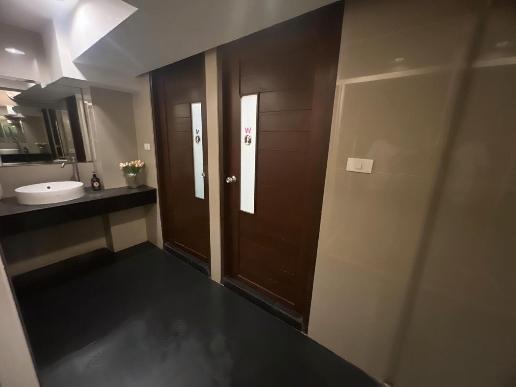 De Lux Bangkok Hotel Bagian luar foto